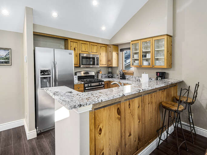 Kitchen & Counter Seating Kitchen & Counter Seating