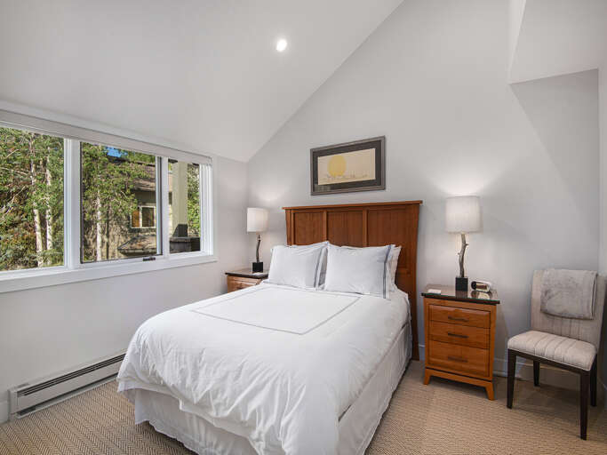 Bedroom 2 w/ Queen Bed Bedroom 2 w/ Queen Bed