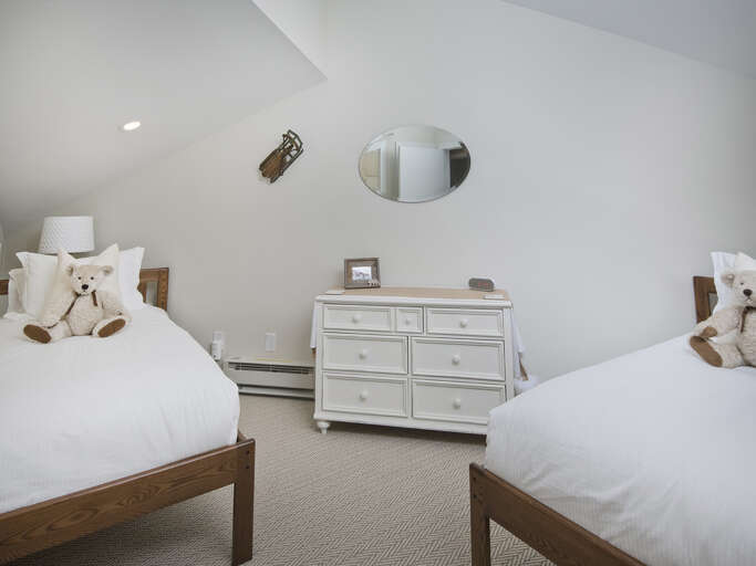 Bedroom 4 w/ Twin Beds Bedroom 4 w/ Twin Beds