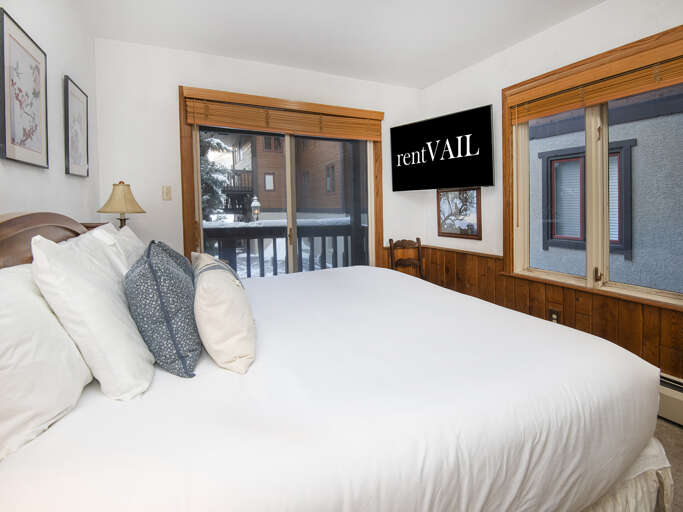 Bedroom 1 w/ King Bed