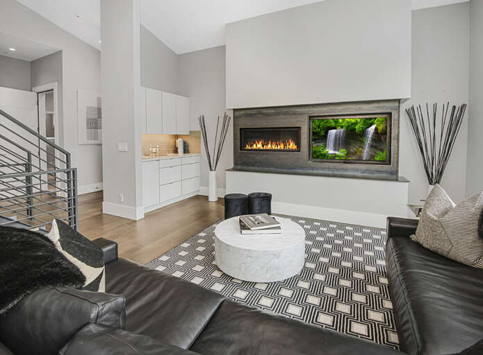 Living Room w/ Wet Bar Living Room w/ Wet Bar