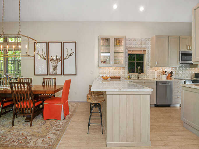 Kitchen & Dining Area