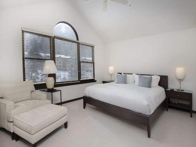 Primary Bedroom w/ King Bed (upstairs) Primary Bedroom w/ King Bed (upstairs)