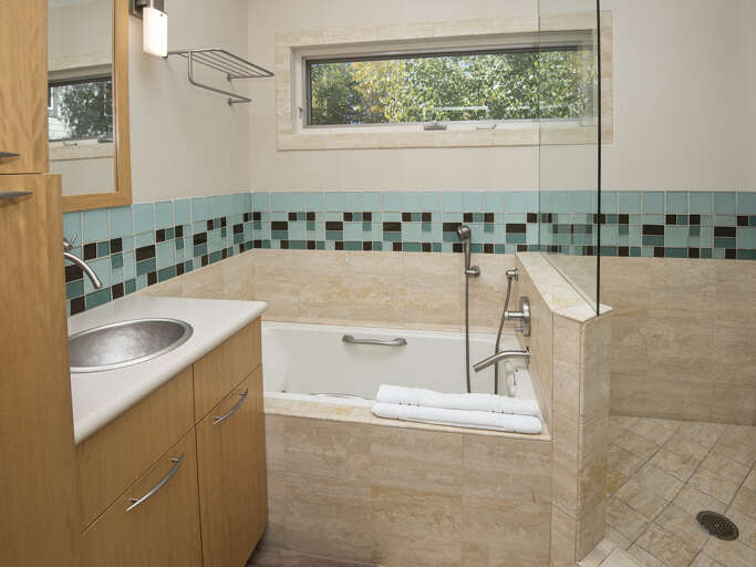 Bathroom 2 w/ Jetted Tub & Shower