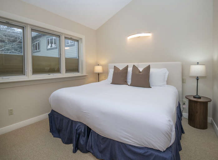 Bedroom 2 w/ Split King