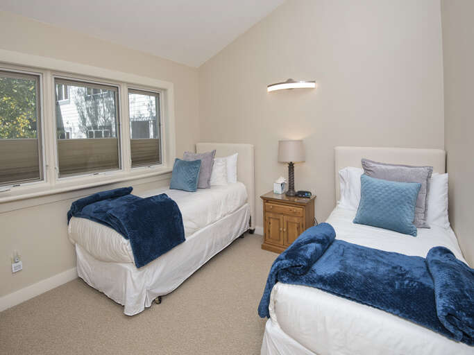 Bedroom 2 w/ Split King