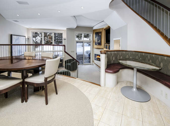 Dining Area & Breakfast Nook