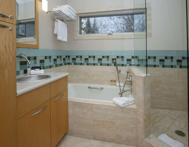 Shared Bathroom for Bedroom 2&3