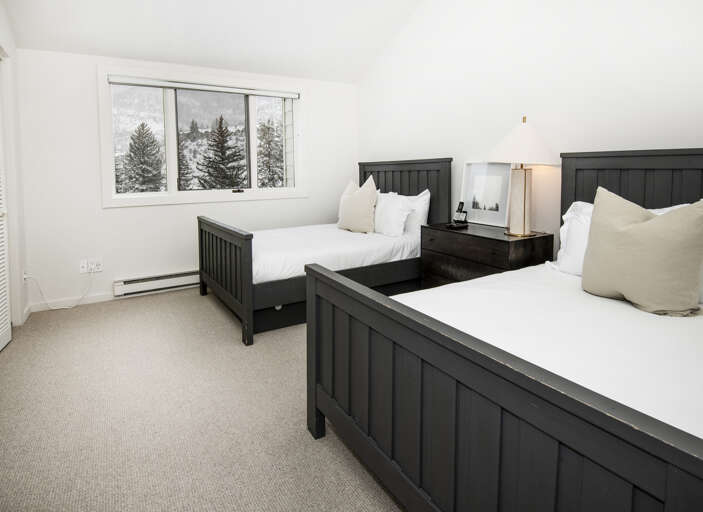 Bedroom 2 w/ 2 Full Beds Bedroom 2 w/ 2 Full Beds