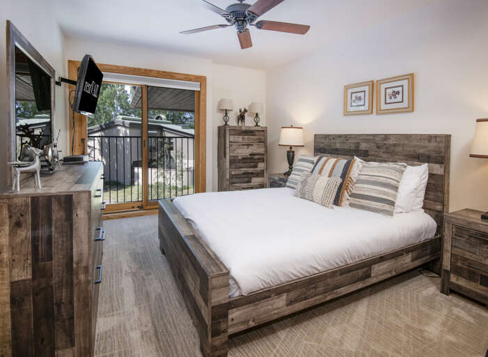 Bedroom 2 w/ Queen Bed Bedroom 2 w/ Queen Bed