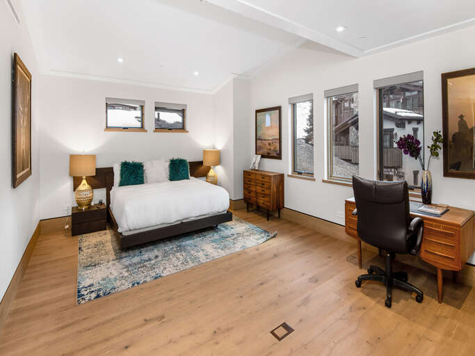 Main Floor Main Bedroom w/ King Bed