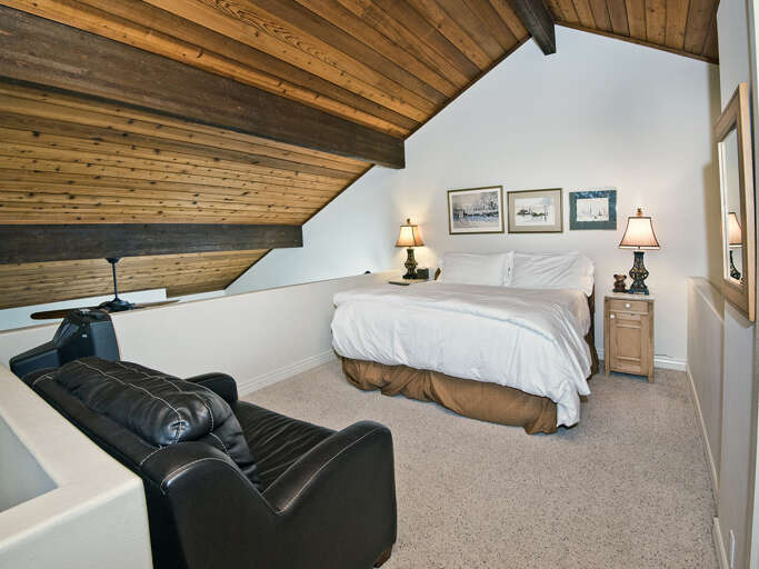 Bedroom 4 Loft w/ King Bed Bedroom 4 Loft w/ King Bed