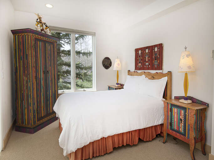 Bedroom 3 w/ Queen Bed