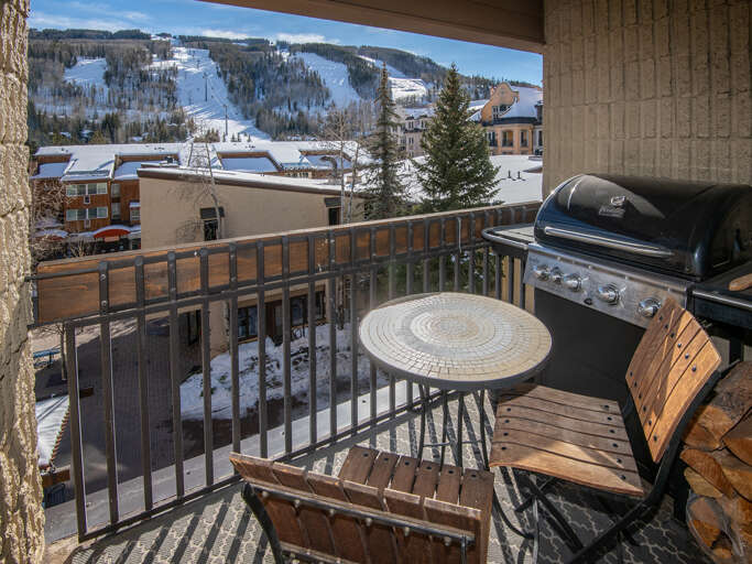 Deck w/ Grill Deck w/ Grill