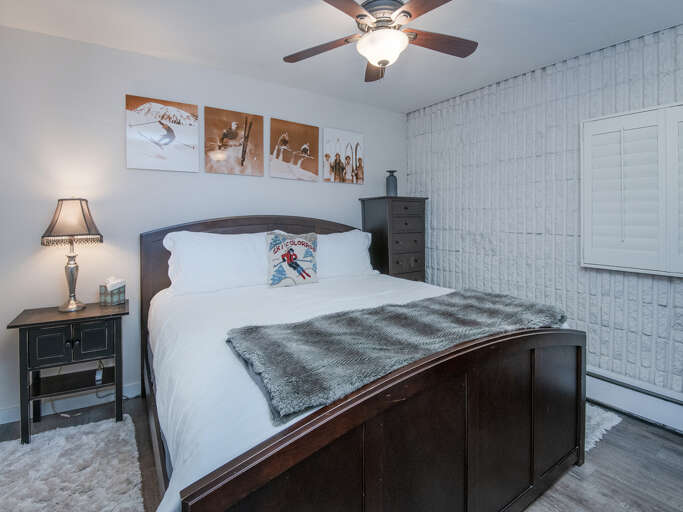 Main Bedroom w/ King Bed & TV Main Bedroom w/ King Bed & TV