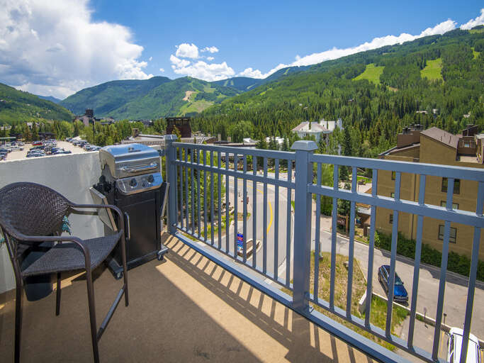 Balcony w/ Grill