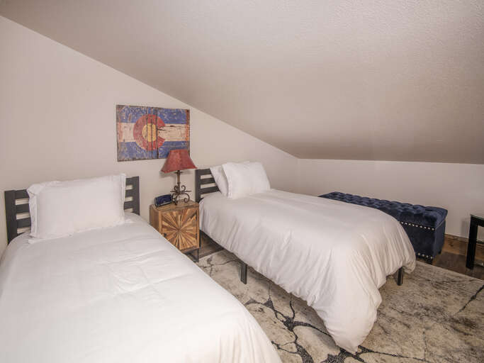 Loft Bedroom w/ Twin Beds