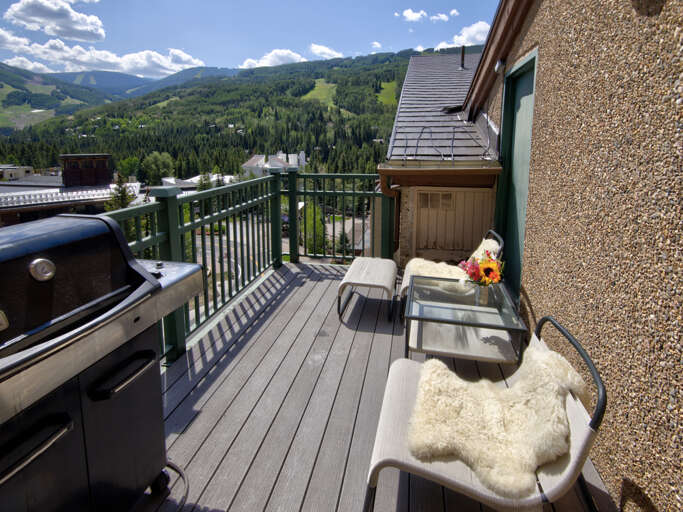 Balcony w/ Grilll
