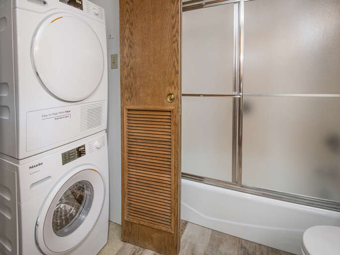 Washer/Dryer in Unit