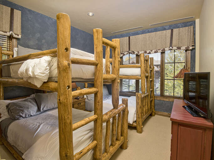 Bedroom 3 w/ 2 Sets Of Bunks Twin Over Full on Both