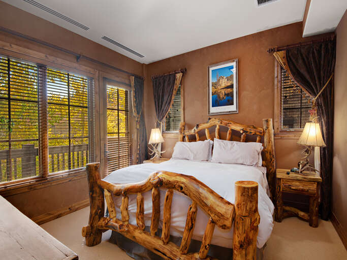 Main Bedroom w/ King Bed