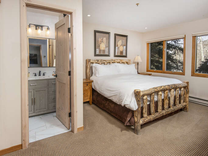 Primary Bedroom w/ King Bed & Ensuite Bathroom