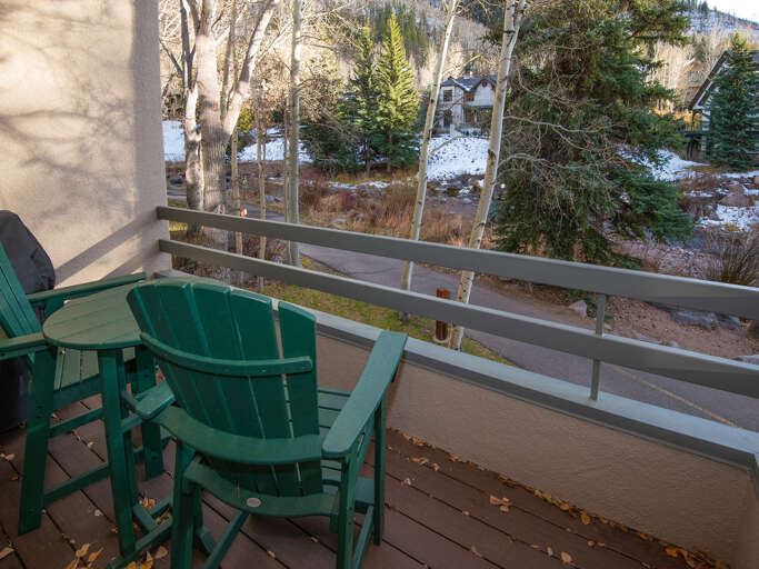 Balcony w/ Grill Balcony w/ Grill