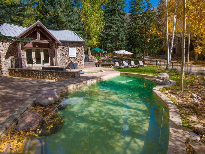 Community Pool (Summer Only), Hot Tub & Sauna Community Pool (Summer Only), Hot Tub & Sauna