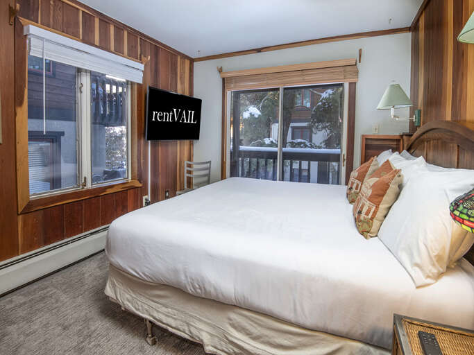 Bedroom 1 w/ King Bed Bedroom 1 w/ King Bed