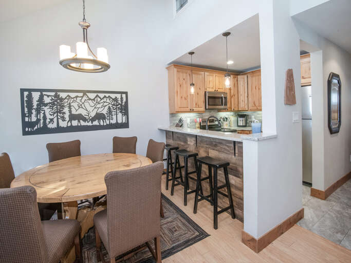 Dining & Kitchen Area Dining & Kitchen Area