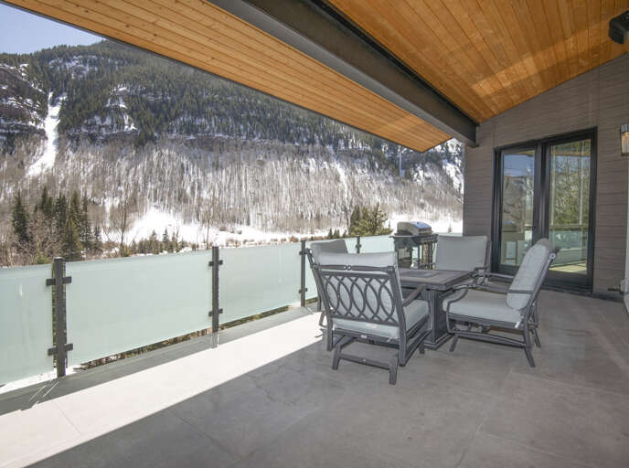 Balcony Mountain View 2