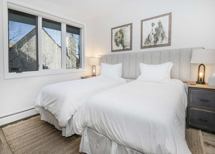 Bedroom 3 w/ Split King