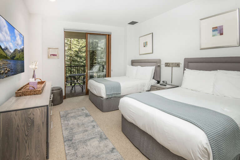 Bedroom 2 w/ 2 Queen Beds