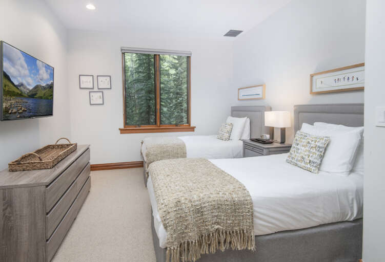 Bedroom 3 w/ 2 Twin Beds