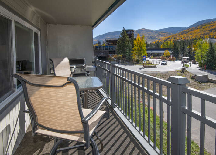 Balcony w/ Grill Balcony w/ Grill