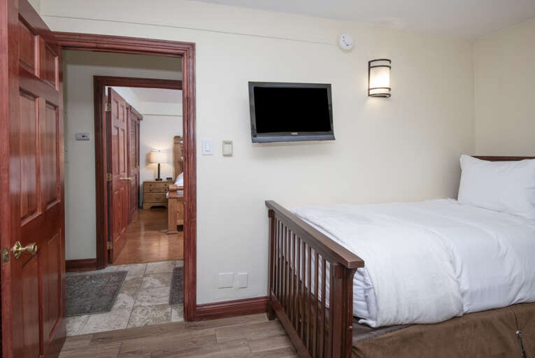 Bedroom 2 to Hallway Bedroom 2 to Hallway