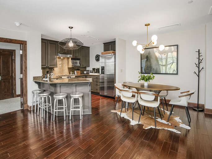 Dining Area & Kitchen