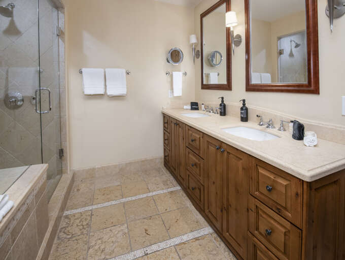 Bathroom 2 Vanity W/2Sinks