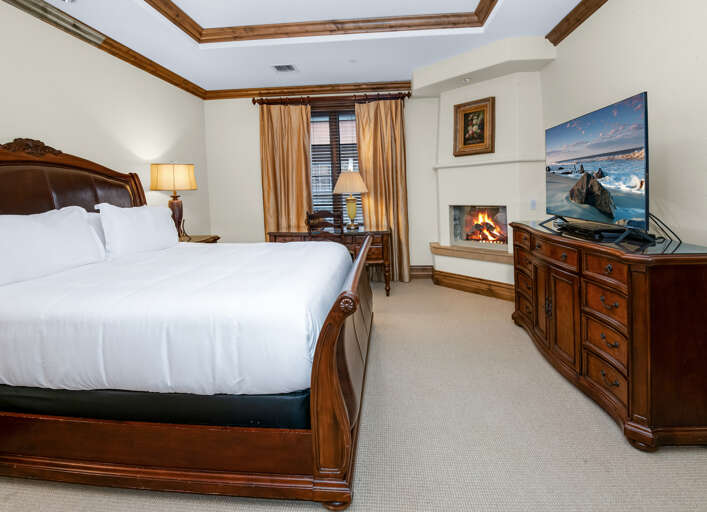 Bedroom 2 W/King Bed