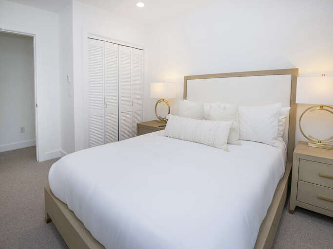 Bedroom 3 w/ Queen Bed