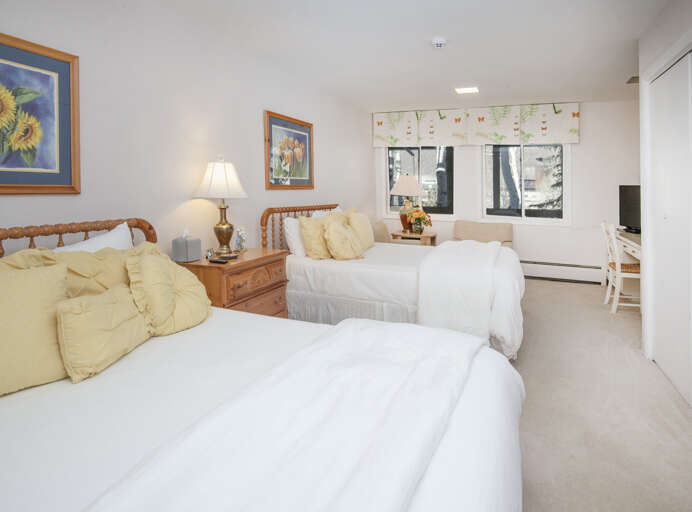 Bedroom #4 W/ 2 Full Twin Beds