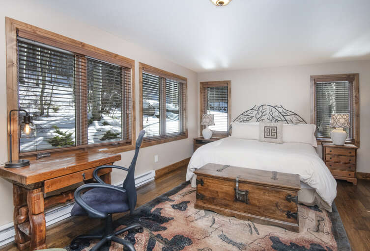 Bedroom 2 w/ King Bed (main level) Bedroom 2 w/ King Bed (main level)