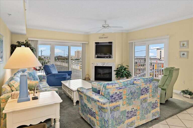 Astoria 206 Ocean City, MD Spacious 3 Bedroom Condo 10 Guests