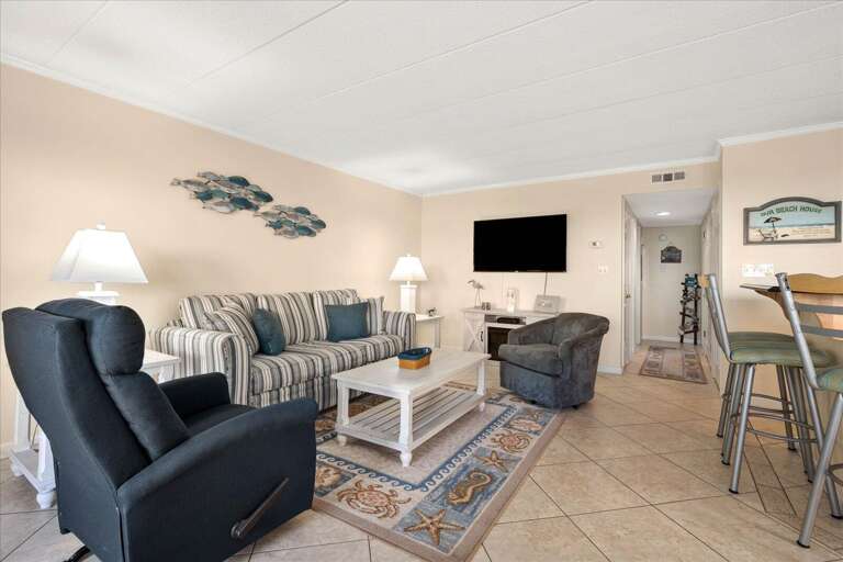 Vacation Rental: Striped Sofa, Slate Seats, Sprawling Space