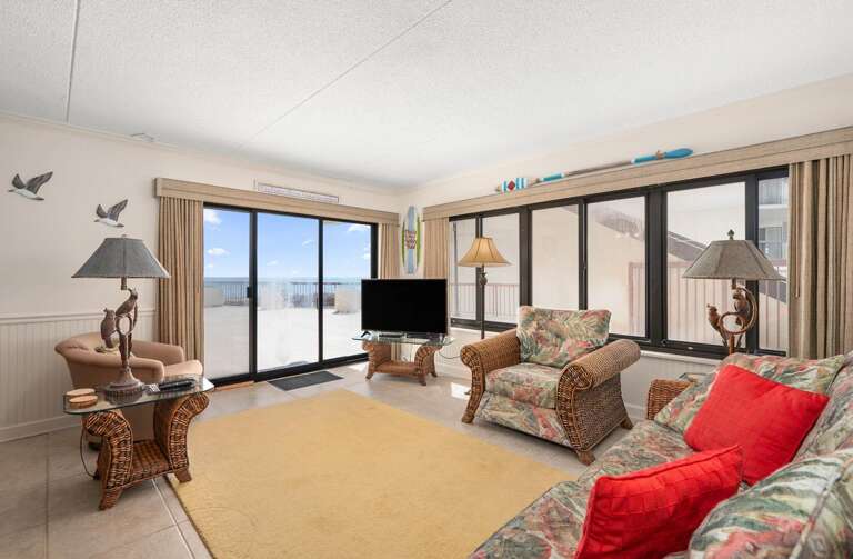 Beachfront Room With Sea-view Sliding Doors, Sandy-hued Carpet, And Bird Decor