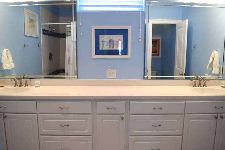 The master bath has spacious vanity with 2 sinks.