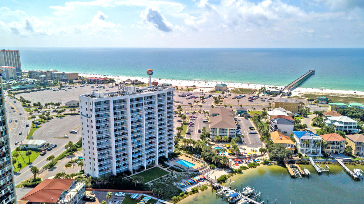 South Harbour 7E Gulf Breeze, FL 2 Bedroom Vacation Rental for 6 Guests Find Rentals
