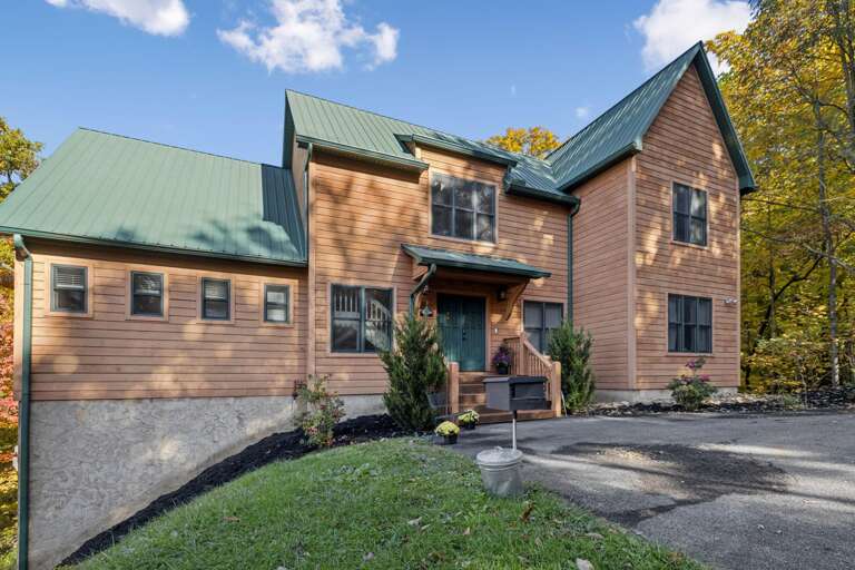 Rustic Rental Residence Surrounded By Serene Scenery