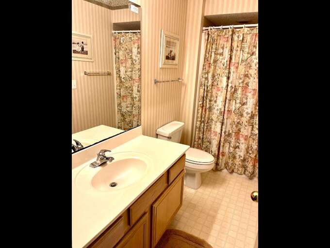 Upstairs Bath & Shower Upstairs Bath & Shower