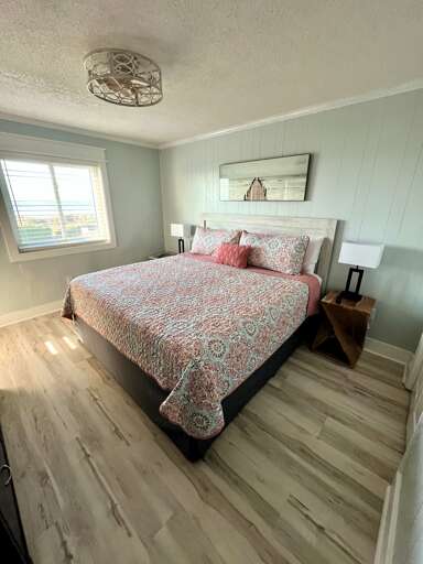 Master Bedroom - King 1-1